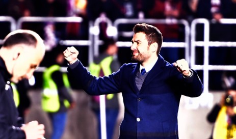 Adrian Mutu, modest după a cincea victorie la rând pe banca Rapidului: ”Să rămânem cu picioarele pe pământ”