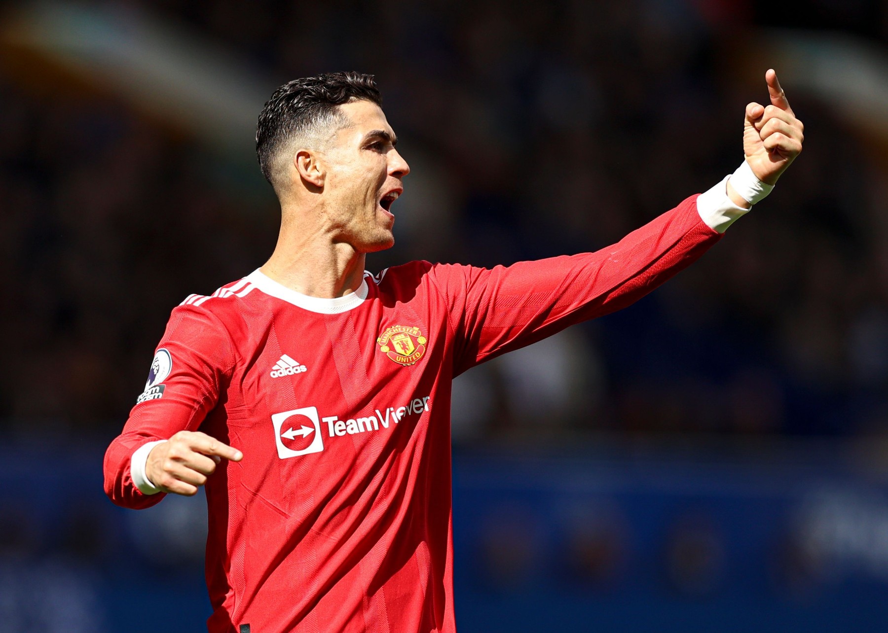 Reacția mamei tânărului căruia Cristiano Ronaldo i-a spart telefonul după eșecul cu Everton: ”Este un infractor!”
