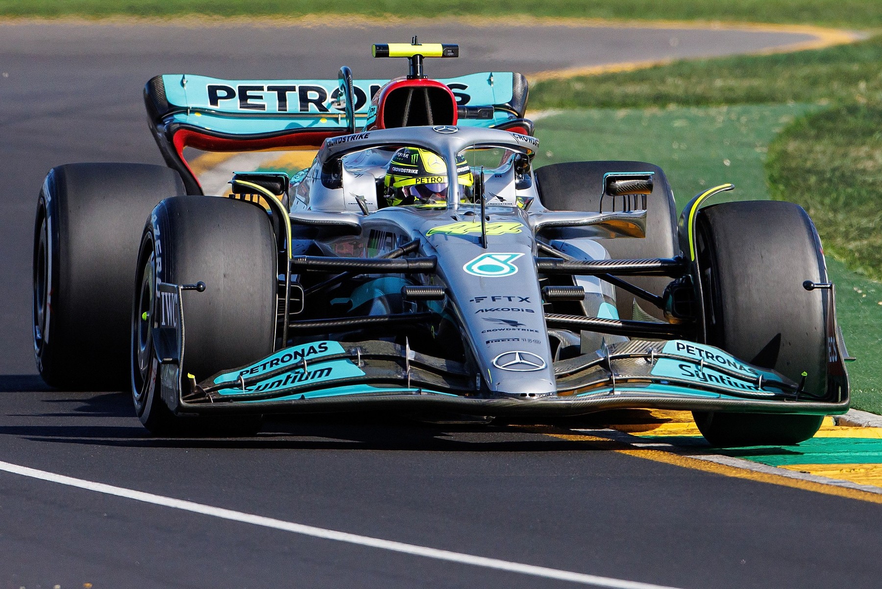 Lewis Hamilton, nemulțumit de monopostul Mercedes. “E ca o viperă dușmănoasă”