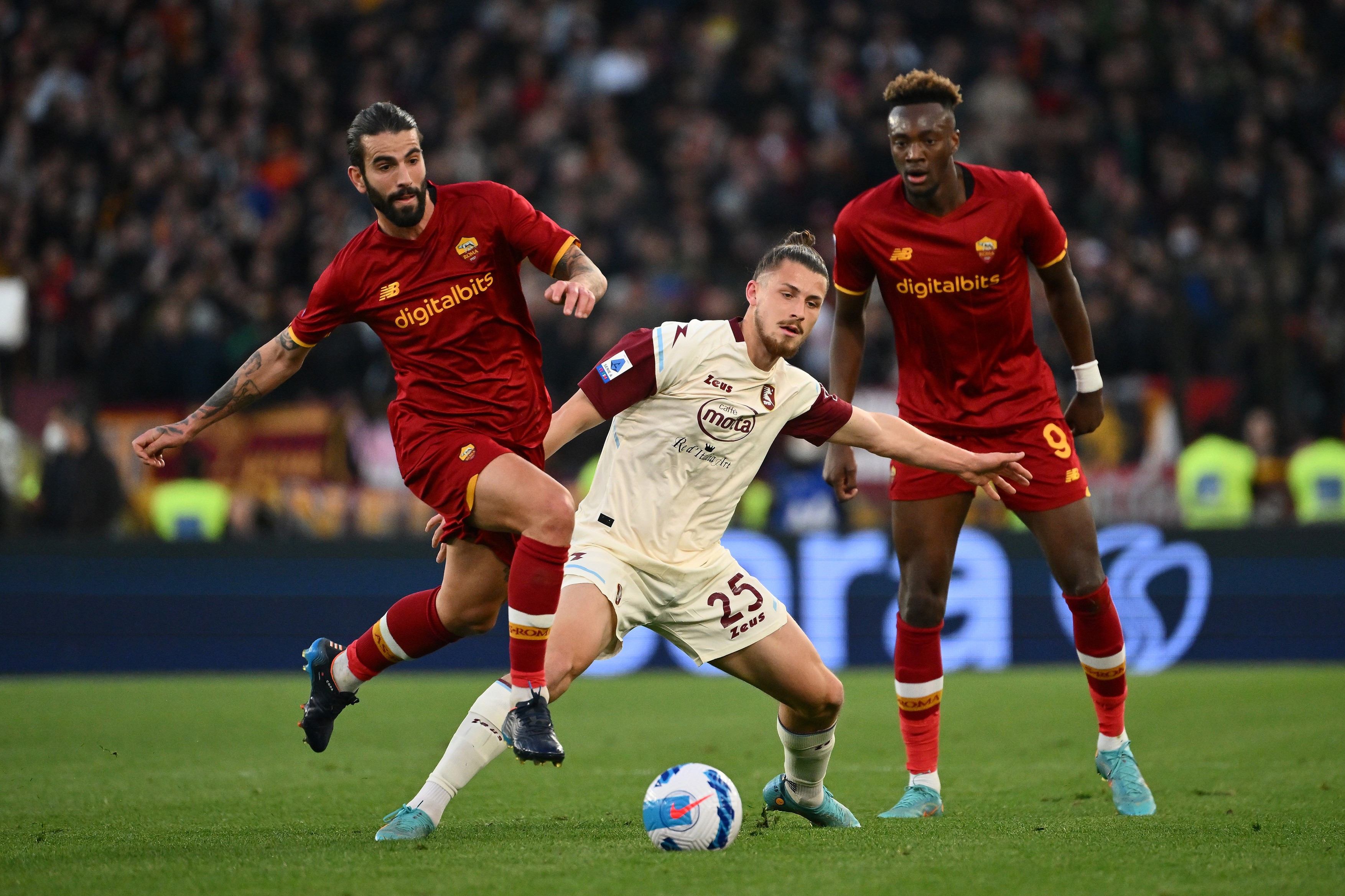 Radu Drăgușin, criticat după înfrângerea cu AS Roma: ”Nu demonstrează că merită să fie titular!”