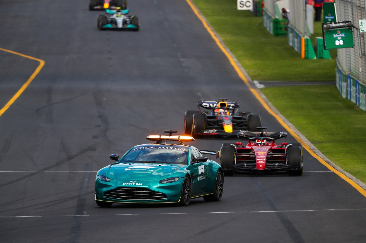 Max Verstappen, nemulțumit de safety car-ul furnizat de Aston Martin la Marele Premiu al Australiei: ”Era ca o broască țestoasă”