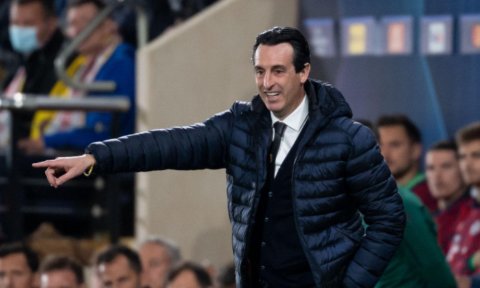 Villarreal, Spain. 06th Apr, 2022. Soccer: Champions League, Villarreal FC - Bayern Munich, knockout round, quarterfinals, first leg at Estadio de la Ceramica. Villarreal coach Unai Emery follows the game from the sidelines. Credit: Sven Hoppe/dpa/Alamy L