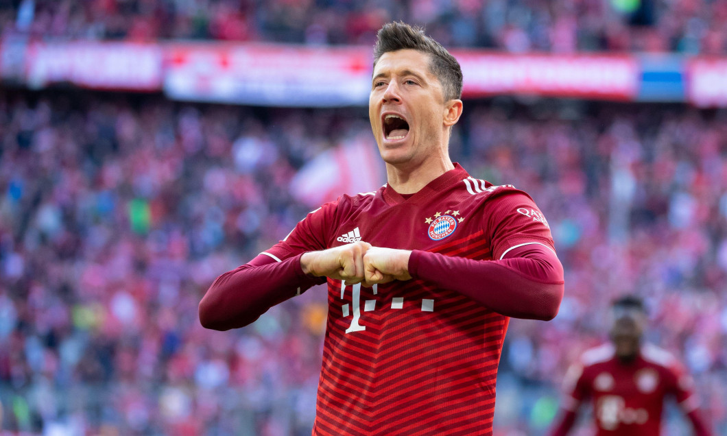 Munich, Germany. 09th Apr, 2022. Soccer: Bundesliga, Bayern Munich - FC Augsburg, Matchday 29 at Allianz Arena. Robert Lewandowski of Munich celebrates his goal for 1:0. Credit: Sven Hoppe/dpa - IMPORTANT NOTE: In accordance with the requirements of the D