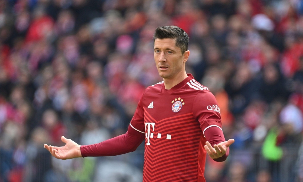 Robert LEWANDOWSKI (FC Bayern Munich), gesture, helpless, with outstretched arms, action, single image, cut single motif, half figure, half figure. Football 1st Bundesliga season 2021/2022, 29.matchday, matchday29. FC Bayern Munich - FC Augsburg 1-0 on Ap