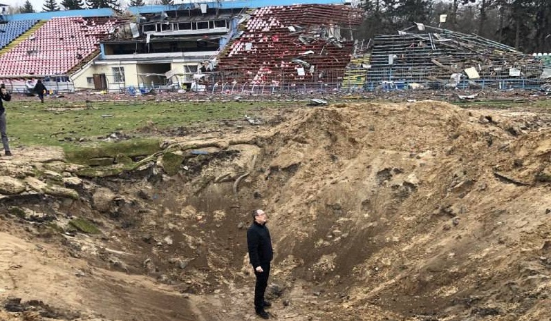 S-a jucat din nou fotbal pe stadionul distrus de ”bombele de 500 de kilograme” lansate de ruși