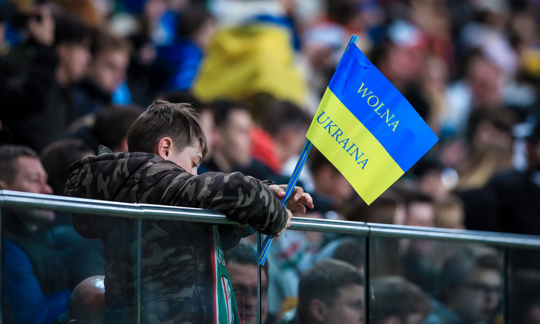 Drapel al Ucrainei, la un meci amical Legia Varșovia - Dinamo Kiev / Foto: Profimedia