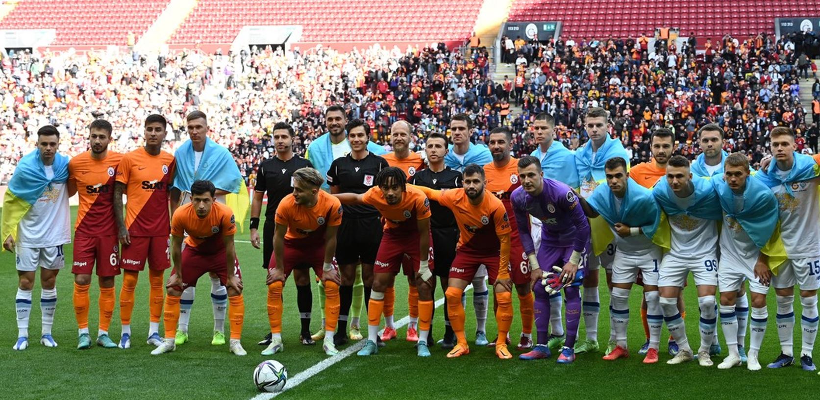 Galatasaray – Dinamo Kiev 1-3, într-un meci caritabil. Atmosferă emoționantă la Istanbul