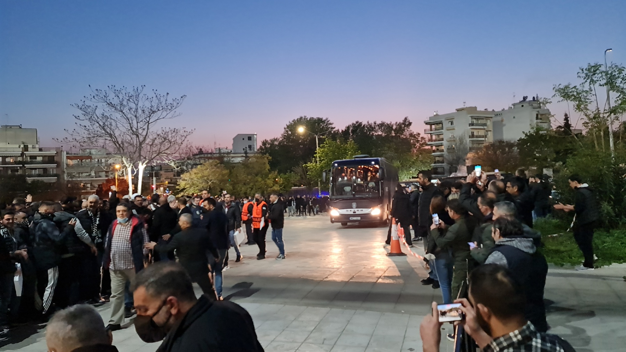 Atmosferă incendiară la Salonic, înaintea meciului PAOK – Marseille, în Conference League. Câți fani sunt pe stadion