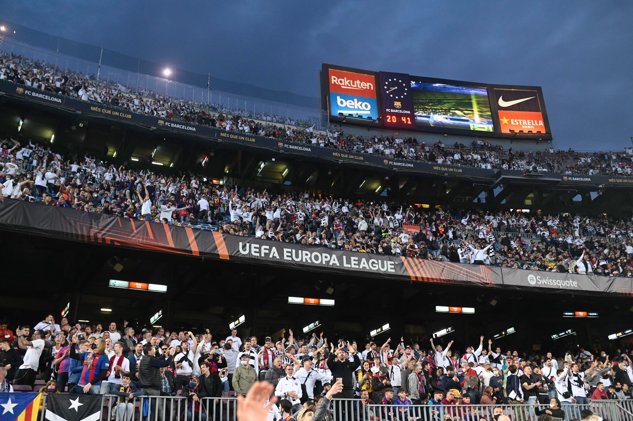 Fanii lui Eintracht Frankfurt au făcut legea pe ”Camp Nou”. Protest al ultrașilor Barcelonei