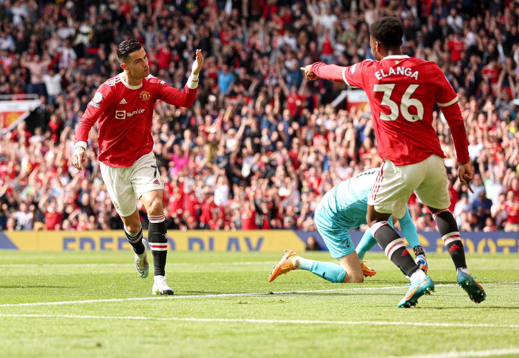 Revoluție totală pregătită la Manchester United! Câți jucători dă afară antrenorul care va prelua echipa