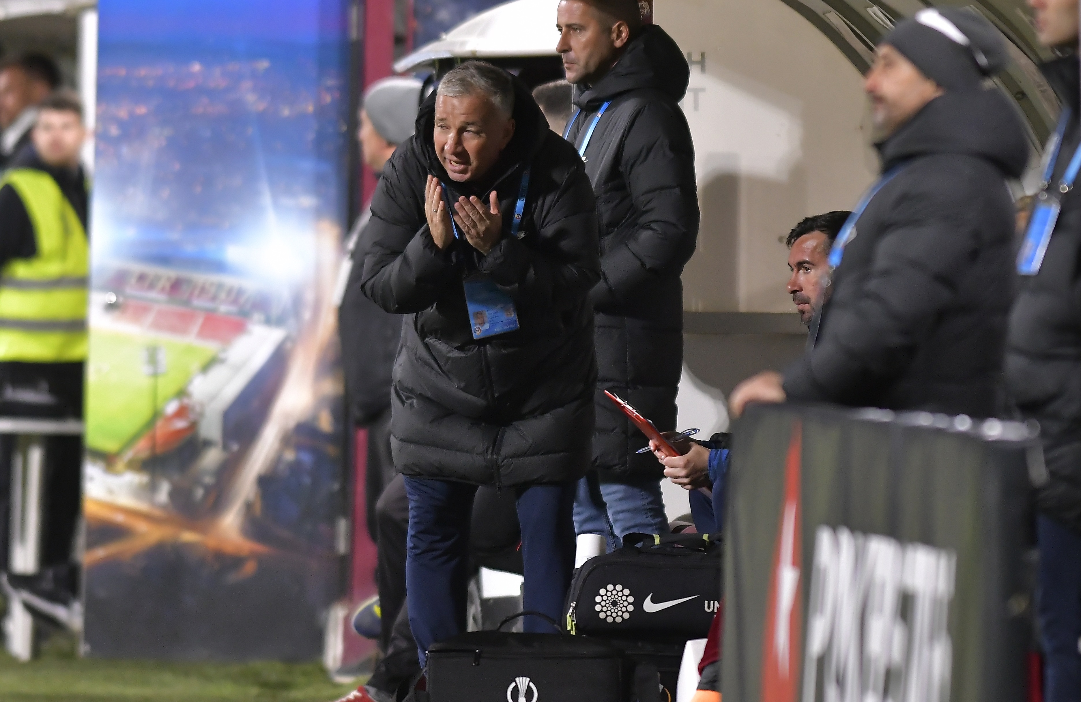 Dan Petrescu acuză arbitrajul după eșecul cu FCSB: "Nu ai voie să dai un asemenea cartonaș roșu"