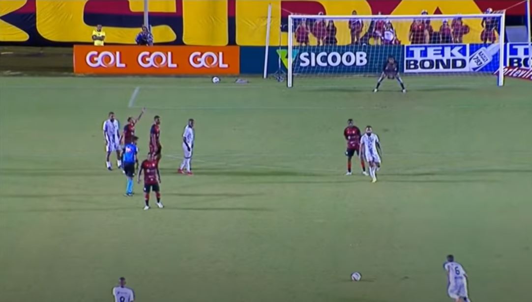 Gol “extraterestru” în liga a treia din Brazilia. Execuția care amintește de Roberto Carlos