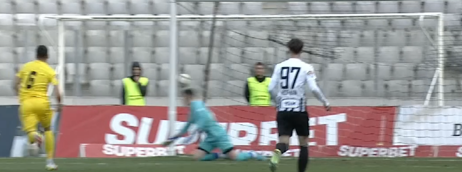 Gol de la peste 35 de metri în U Cluj - Concordia Chiajna! Greșeală imensă a portarului