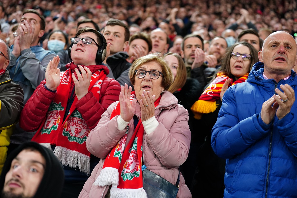 Gestul superb al fanilor lui Liverpool, în semn de solidaritate cu Cristiano Ronaldo, în minutul 7 al meciului cu United