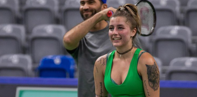 ”Vikinga” Andreea Prisăcariu le-a răspuns criticilor. De ce nu e afectată