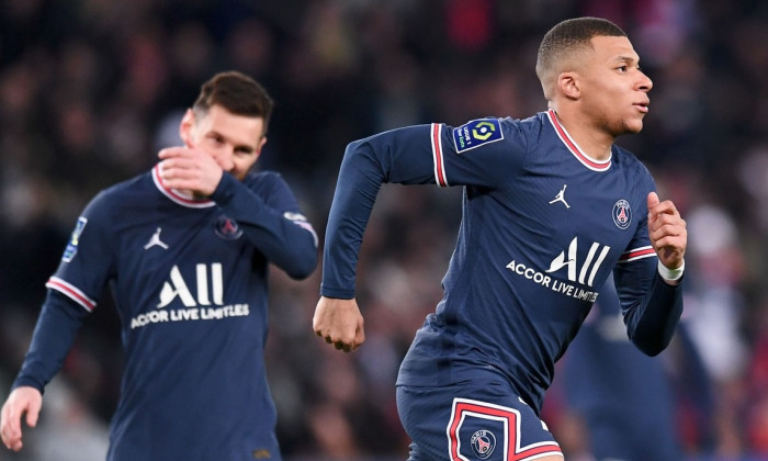 Paris Saint Germain v FC Lorient - Ligue 1 Uber Eats