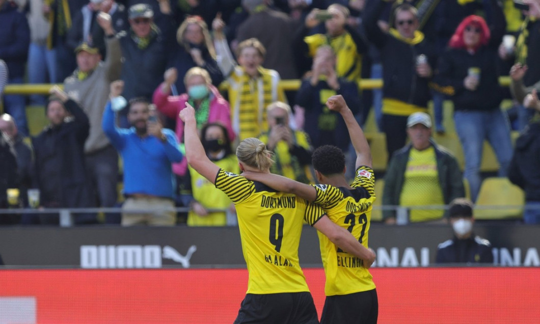 City Of Dortmund, Deutschland. 16th Apr, 2022. firo: April 16, 2022, Fuvuball, 1st Bundesliga, season 2021/2022, BVB, Borussia Dortmund - VfL Wolfsburg 6:1 jubilation BVB, with Jude BELLINGHAM and Erling HAALAND/dpa/Alamy Live News