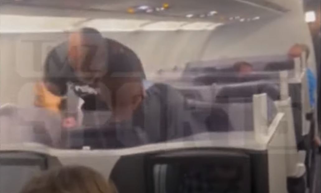 Noi detalii despre bătaia aplicată de Mike Tyson unui pasager în avion. Probabil era influența alcoolului