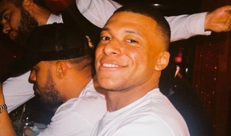 Oferta fără precedent cu care PSG încearcă să-l convingă pe Kylian Mbappe să rămână! Sute de milioane de euro puse la bătaie