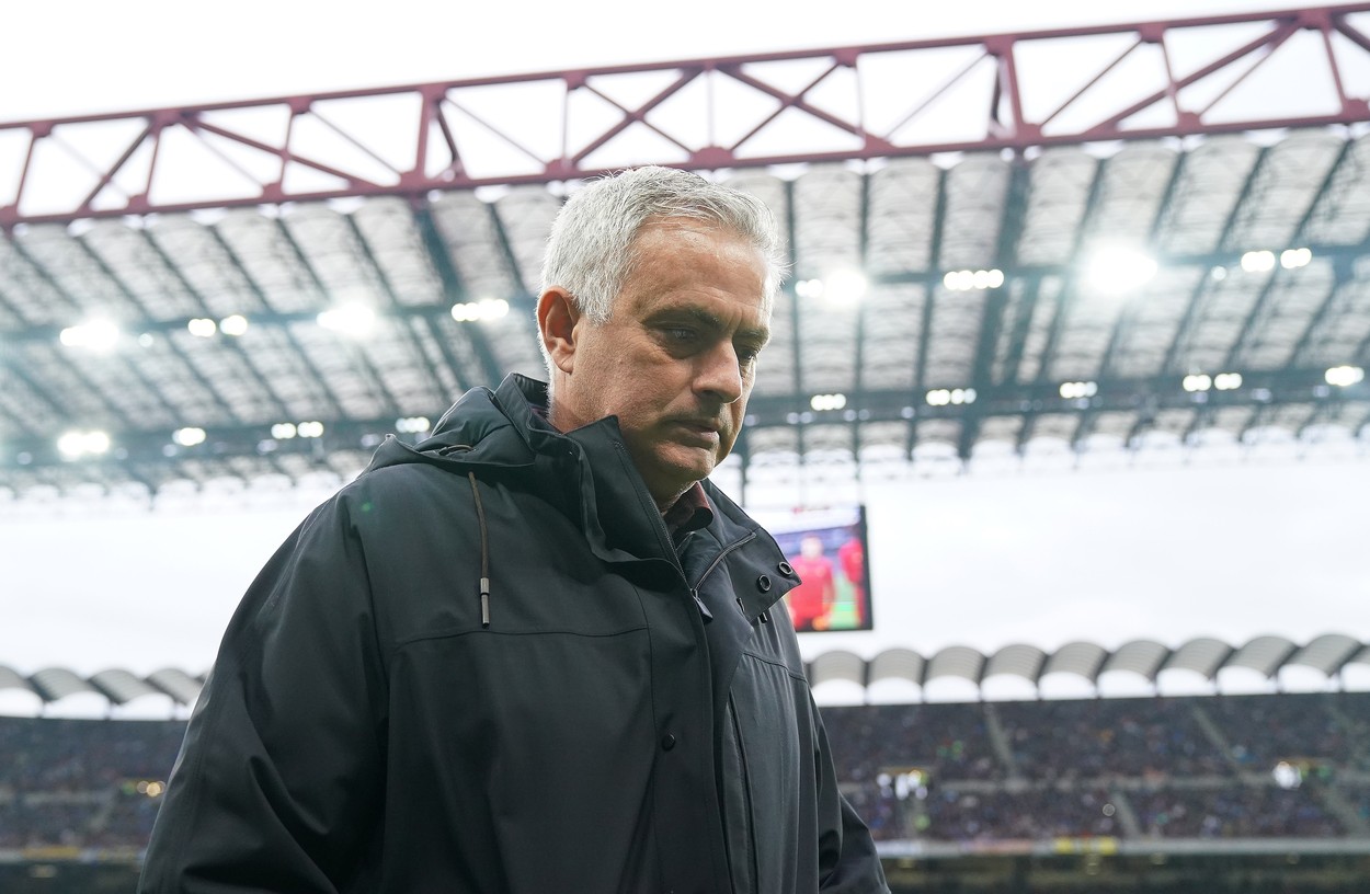 Cum a reacționat Jose Mourinho când tot stadionul i-a strigat numele la 3-0 pentru Inter în meciul cu Roma