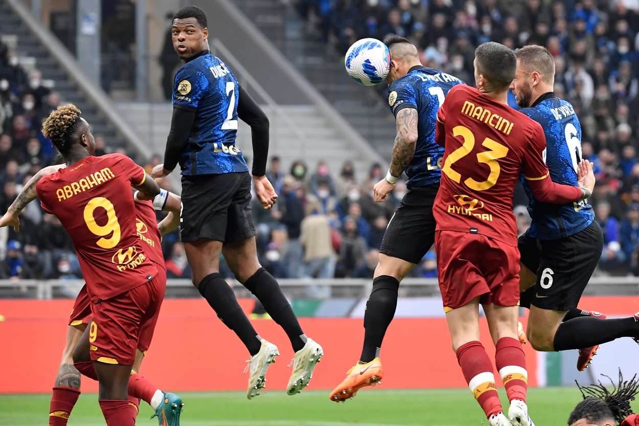 Inter - AS Roma 3-1. Milanezii fac demonstrație de forță cu elevii lui Mourinho și trec pe primul loc în Serie A