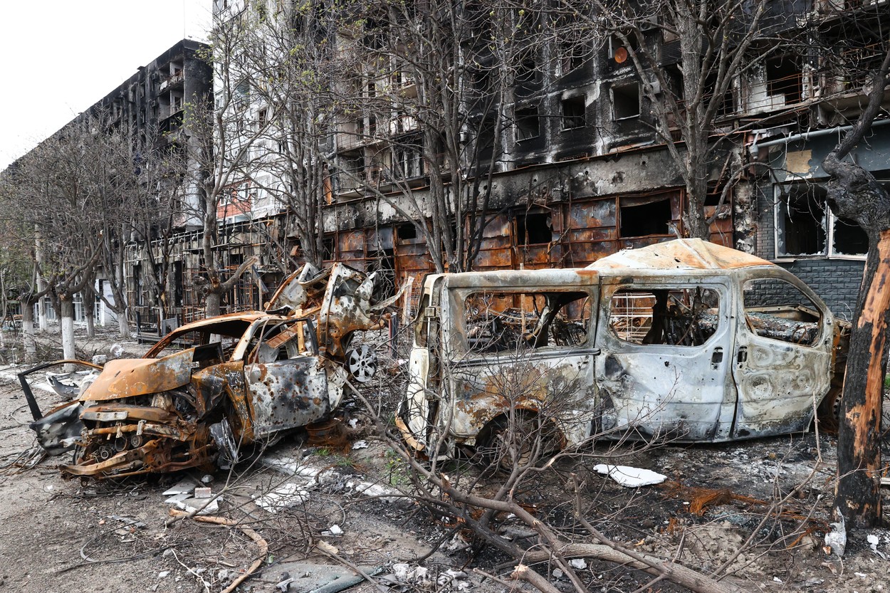 Două luni de la startul războiului: ”Chiar și de Paște, Putin bombardează Ucraina”. Imaginile dezastrului