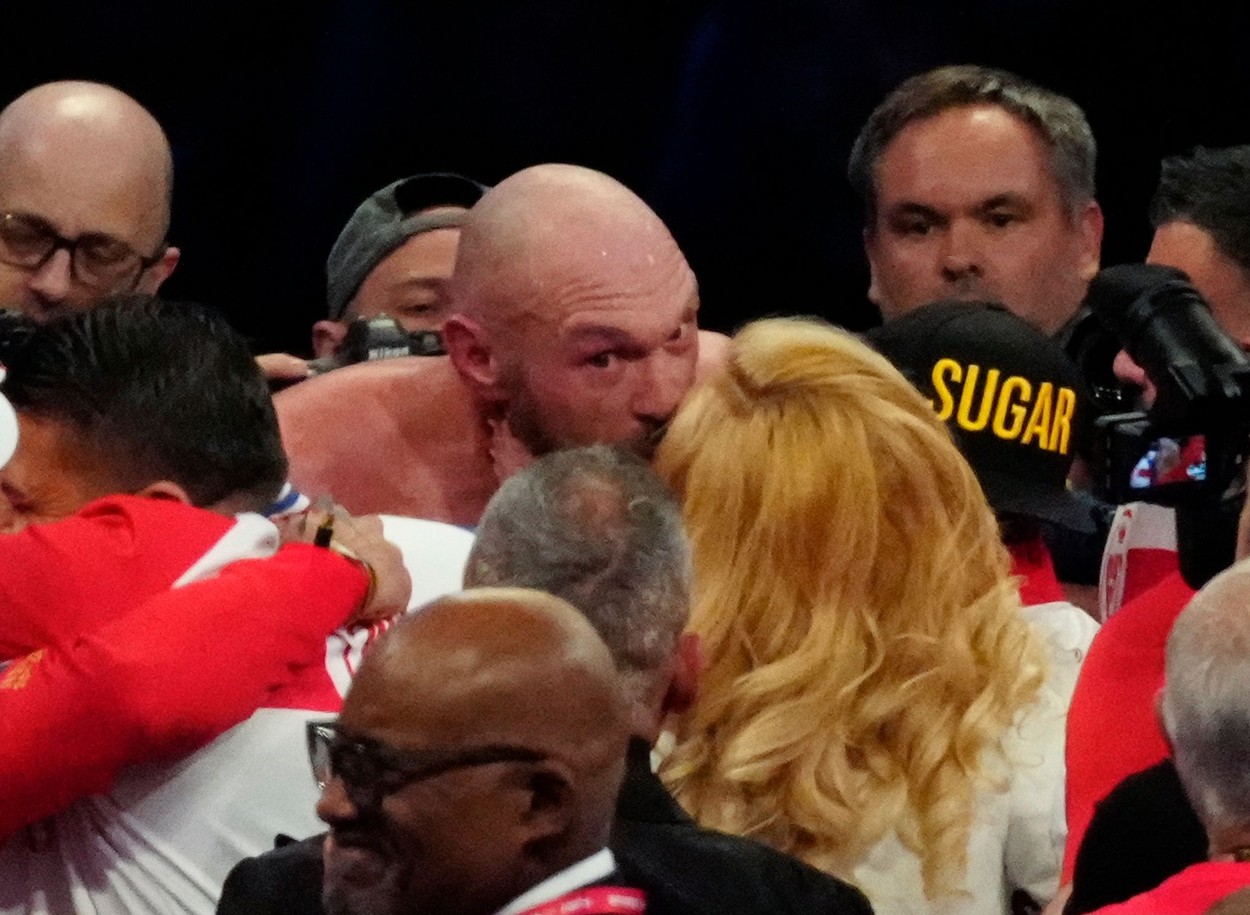 Tyson Fury a surprins din nou după ce a cheltuit o sumă enormă pentru cazare. Soția și copiii erau cu el