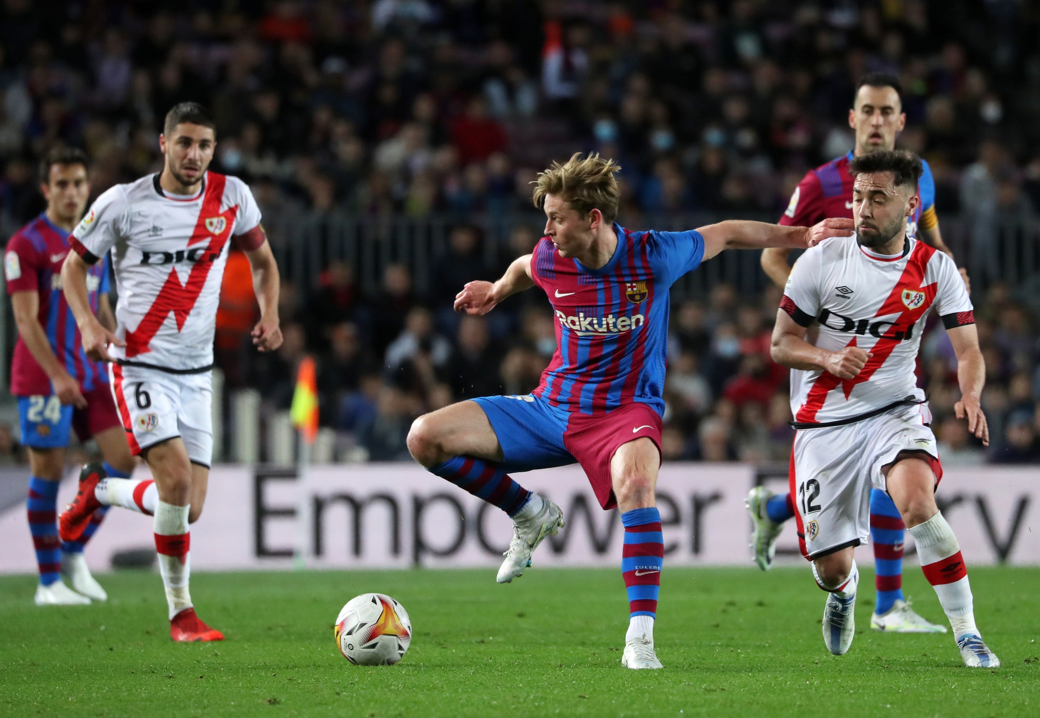 Frenkie de Jong a fost huiduit pe Camp Nou, la înfrângerea cu Rayo Vallecano. Un club din Anglia, pe urmele sale