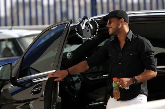 Imagine Stire Cel mai bun fotbalist străin din România, batjocorit de studenți într-un bar: Era cu capul pe masă | 2review.ro