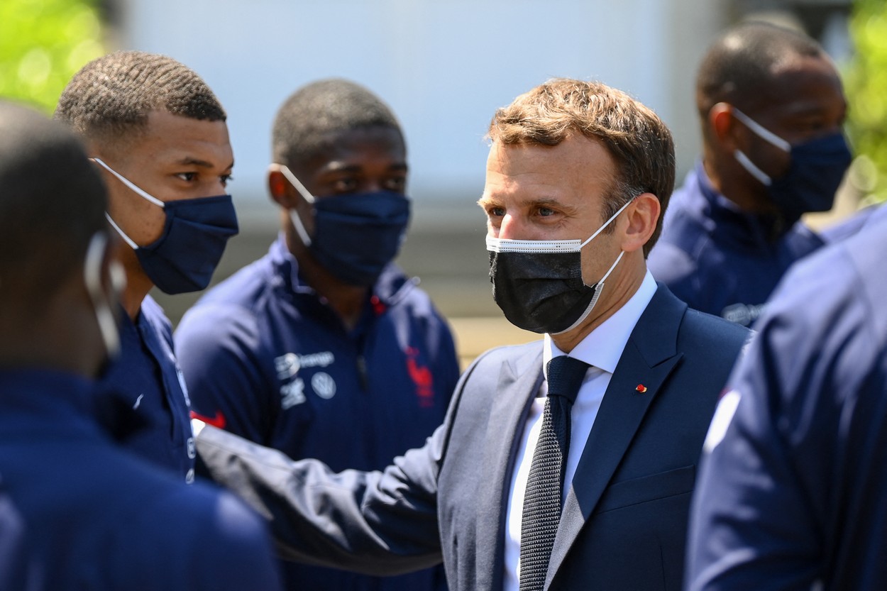 Surpriza din buletine: Mbappe a fost votat preşedinte al Franţei la scrutinul dintre Macron şi Marine Le Pen