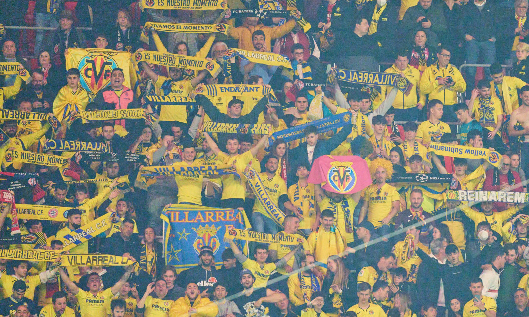 Villarreal Fans celebrateafter the match FC BAYERN MUENCHEN - FC VILLARREAL 1-1of football UEFA Champions League, quarter final in season 2021/2022 in Munich, April 12, 2022. Viertelfinale, FCB© Peter Schatz / Alamy Live News