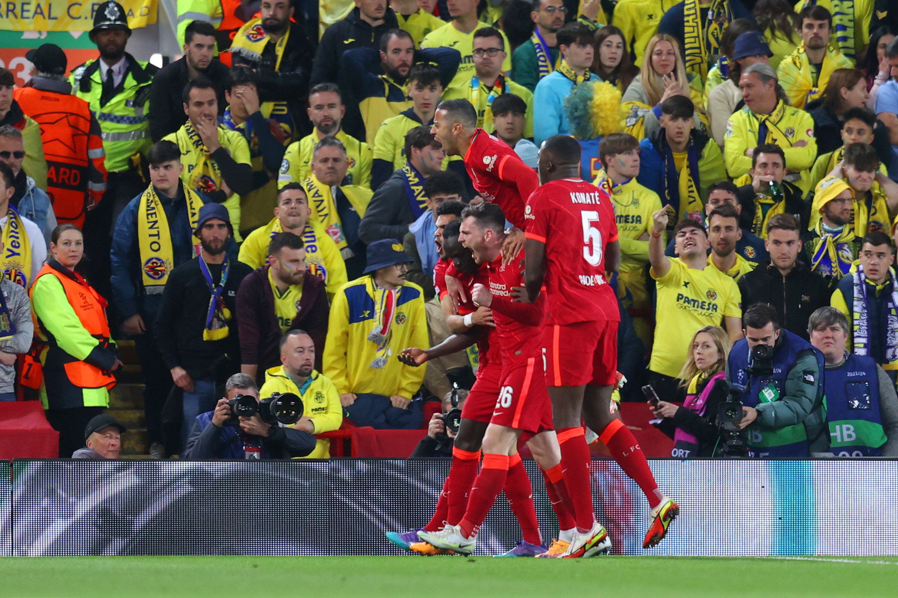 Liverpool - Villarreal 2-0. Lecție de fotbal, cu două reușite în două minute, o bară și două goluri anulate pentru cormorani