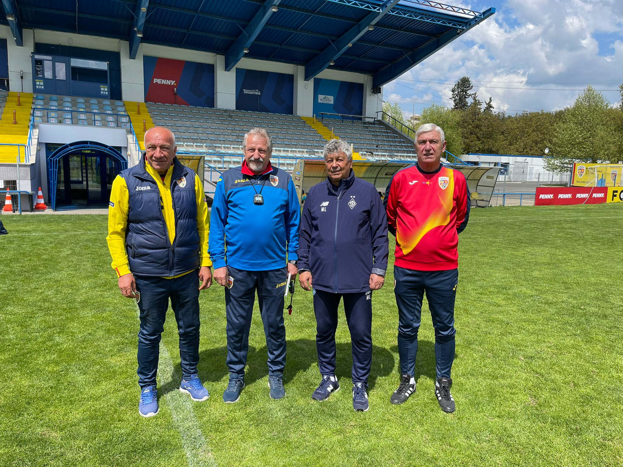 Mircea Lucescu, discurs cu mâna la inimă în fața naționalei U16 a României: Dacă nu știți, întrebați-i pe ei