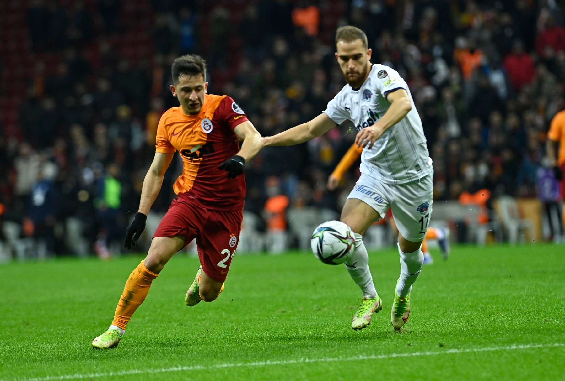 Edi Iordănescu, în tribune la meciul Galatasaray - Sivasspor 2-3! Moruțan a intrat pe parcurs, Cicâldău rezervă
