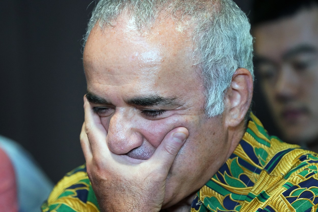 Reacția lui Garry Kasparov, după ce rușii au dezvăluit că Vladimir Putin a vorbit 100 de ore la telefon cu Emmanuel Macron