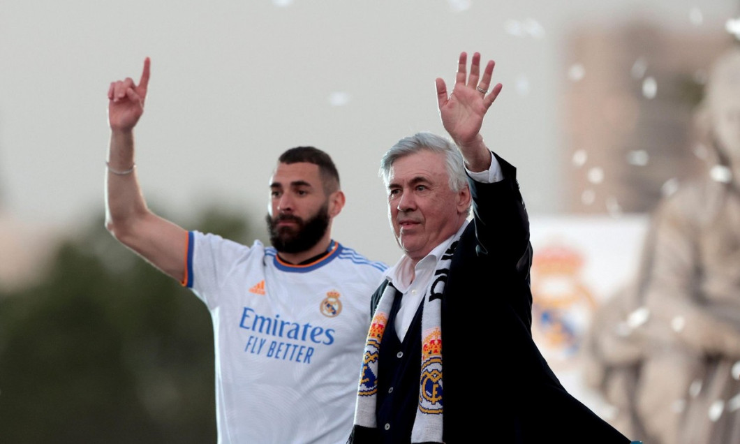 Madrid, Spain; 30.04.2022.- Carlo Ancelotti (R) coach Real Madrid, Karim Benzema (L) Real Madrid celebrates its 35th win in the Spanish Football League at the Fuente de la Cibeles. Marcelo, the team captain and the player with the most wins on the white t