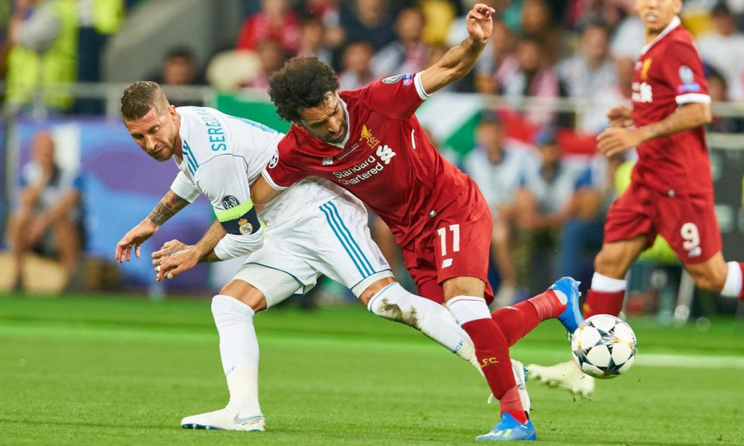 UEFA Champions League Finale, Soccer, Kiev, May 26, 2018Mohamed SALAH, Liverpool 11 injured, compete for the ball against Sergio RAMOS, Real Madrid 4 REAL MADRID - FC LIVERPOOL 3-1Fussball UEFA Champions League, Final, Kiev, Ukraine, May 26, 2018CL S