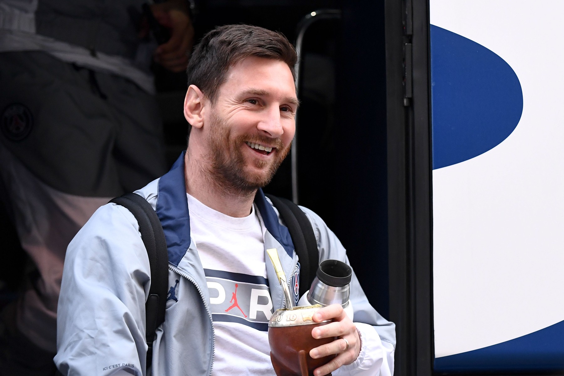 Cu cât a fost vândut cel mai scump tricou purtat de Lionel Messi! Cine deține recordul absolut