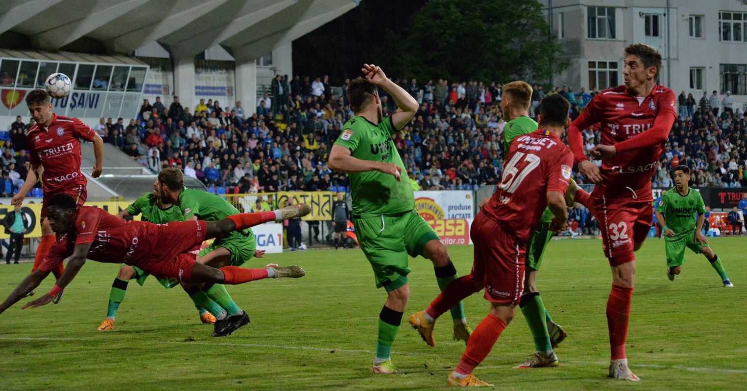 FC Botoșani - Dinamo 2-3. Ce meci! Câinii, cu Pierret eliminat după ce a dat o dublă, s-au impus