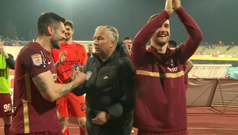 “Campionii, campionii” Imaginile bucuriei celor de la CFR Cluj la Pitești. Dan Petrescu, “înțepat” de jucători