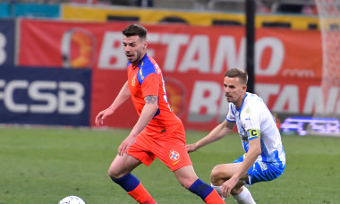 Andrei Cordea și Nicușor Bancu, în meciul FCSB - Universitatea Craiova / Foto: Sport Pictures