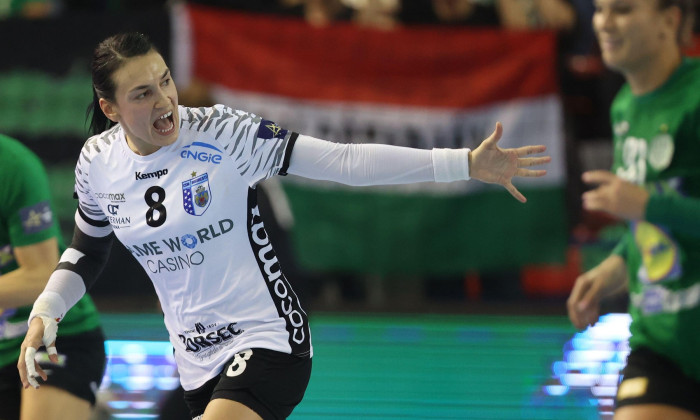 Cristina Neagu of CSM Bucharest during the DELO EHF Women's Champions match between FTC-Rail Cargo Hungaria and CSM Bucharest on November 13, 2021 in