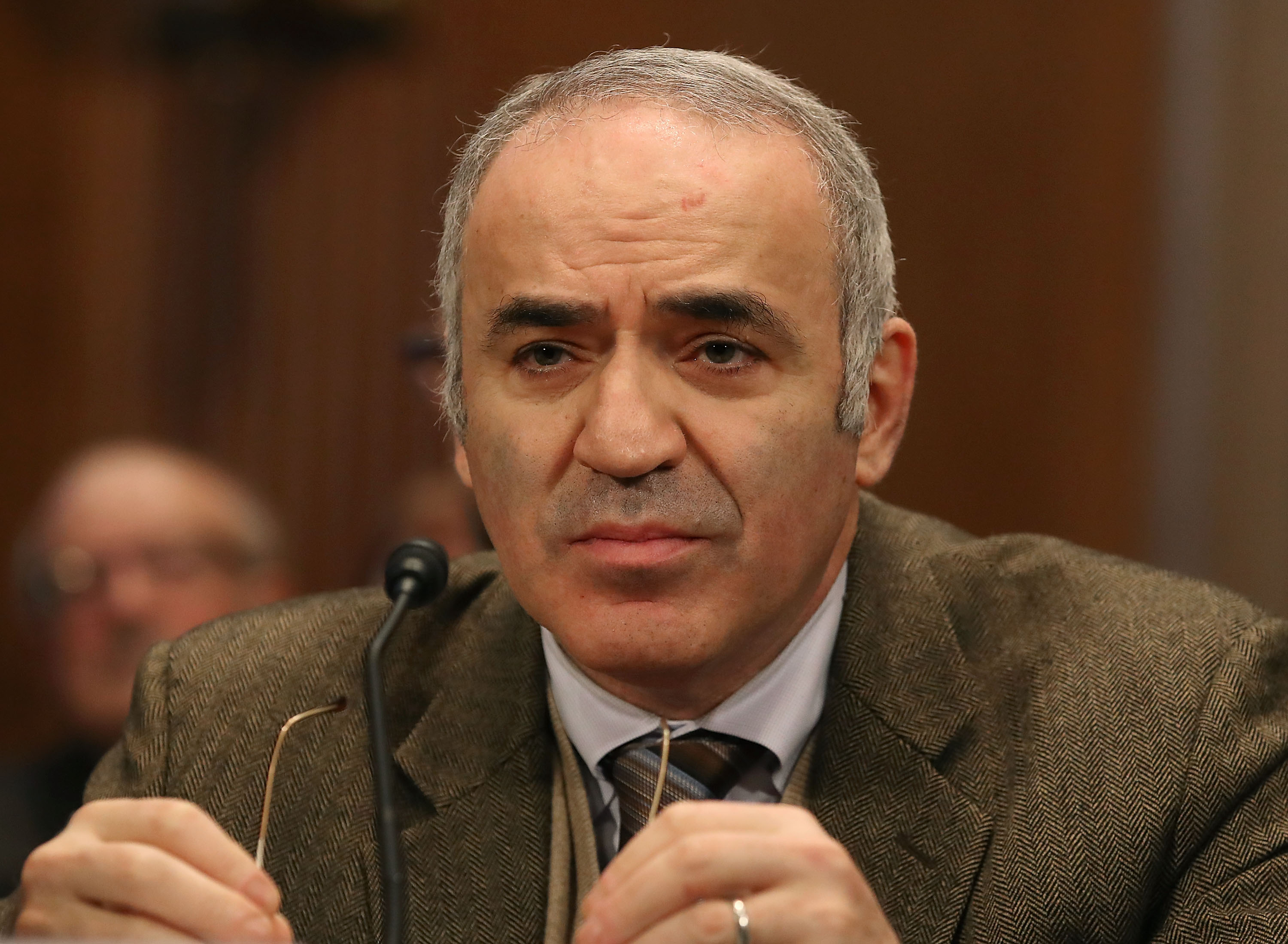Garry Kasparov spune că Angela Merkel și Barak Obama au contribuit ca Vladimir Putin să declanșeze războiul