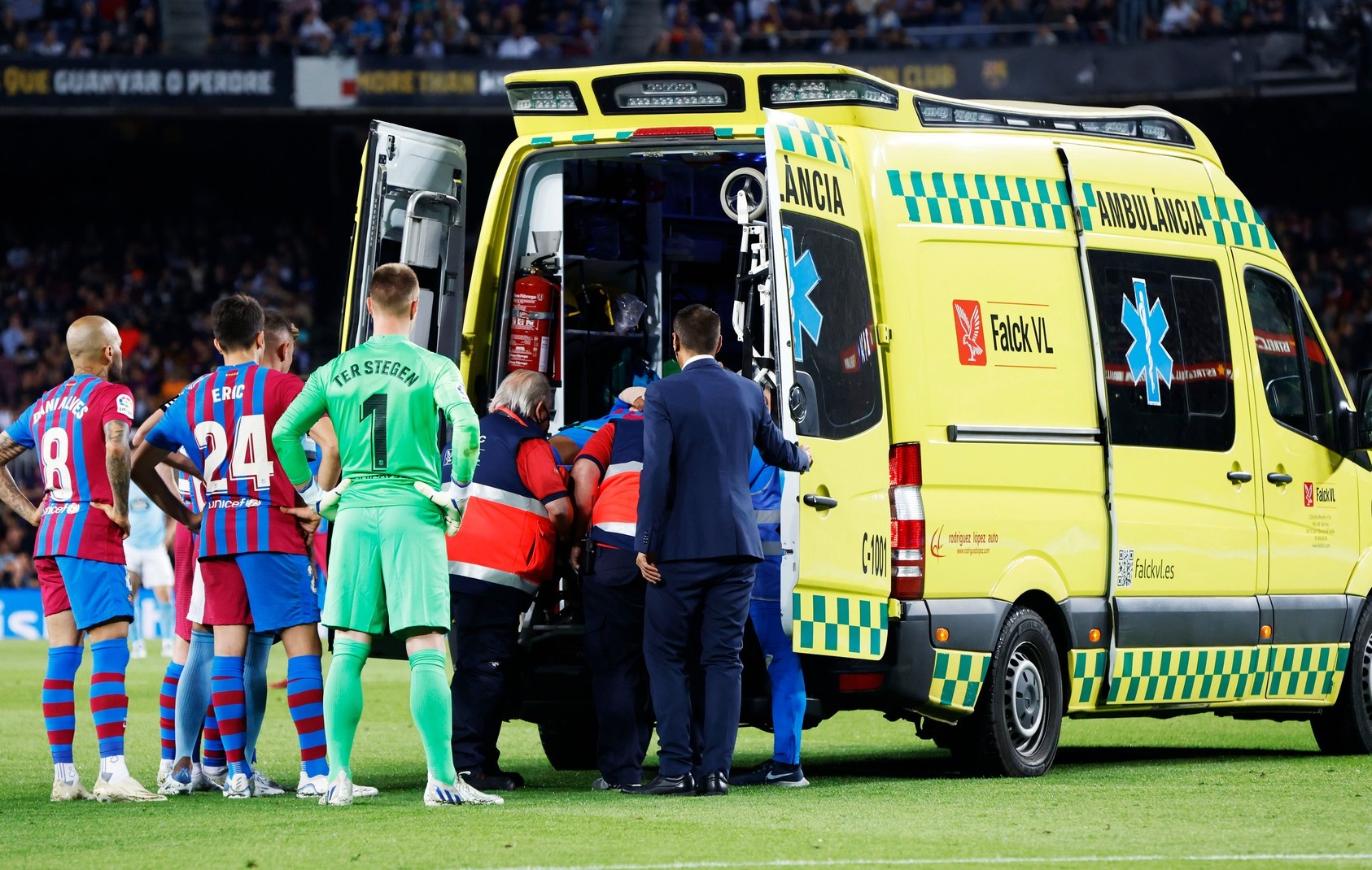 Verdictul spaniolilor: Ambulanța nu a trecut testul! Ce s-a întâmplat greșit la intervenția istorică de pe Camp Nou