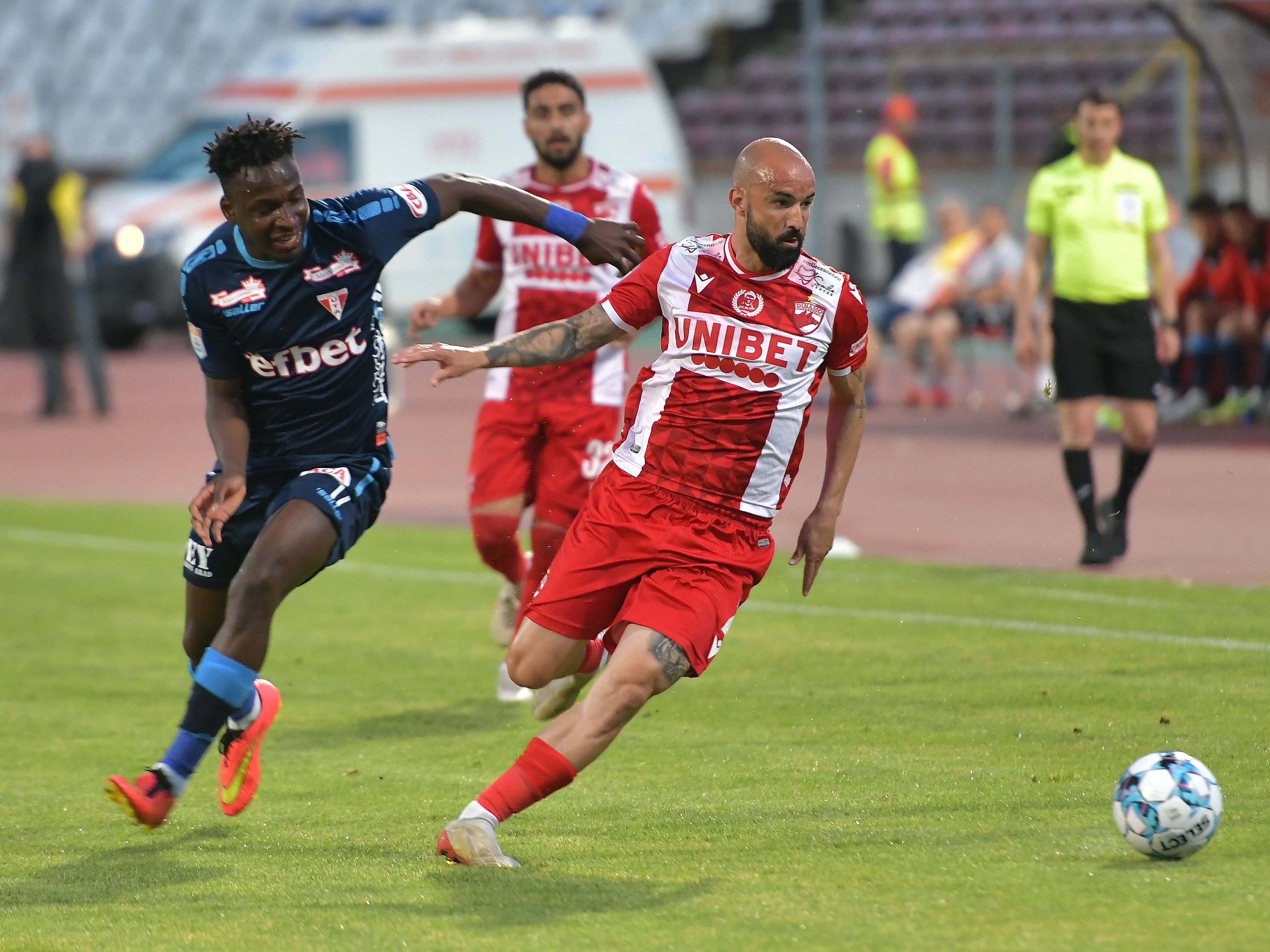 Dinamo - UTA Arad 1-1. Câinii au egalat pe final în ultimul meci din play-out și așteaptă barajul