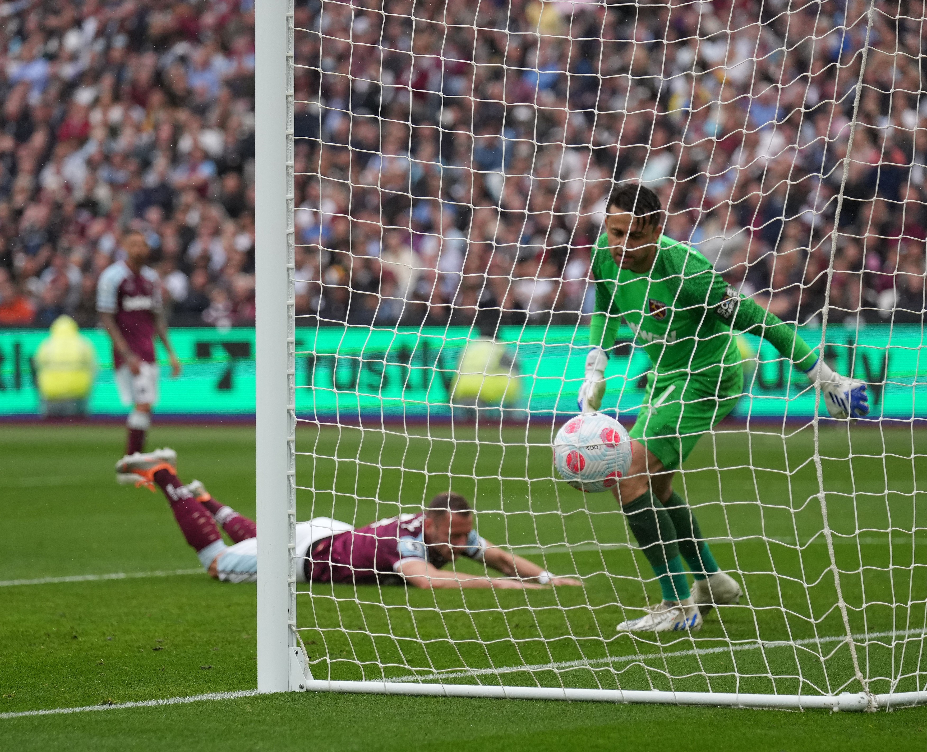 Manchester City a revenit de la 0-2 și a încheiat la egalitate cu West Ham. Meciul, decis de un autogol