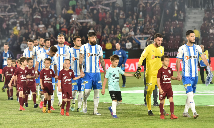 Fotbaliștii Universității Craiova, înaintea meciului cu CFR Cluj / Foto: Sport Pictures