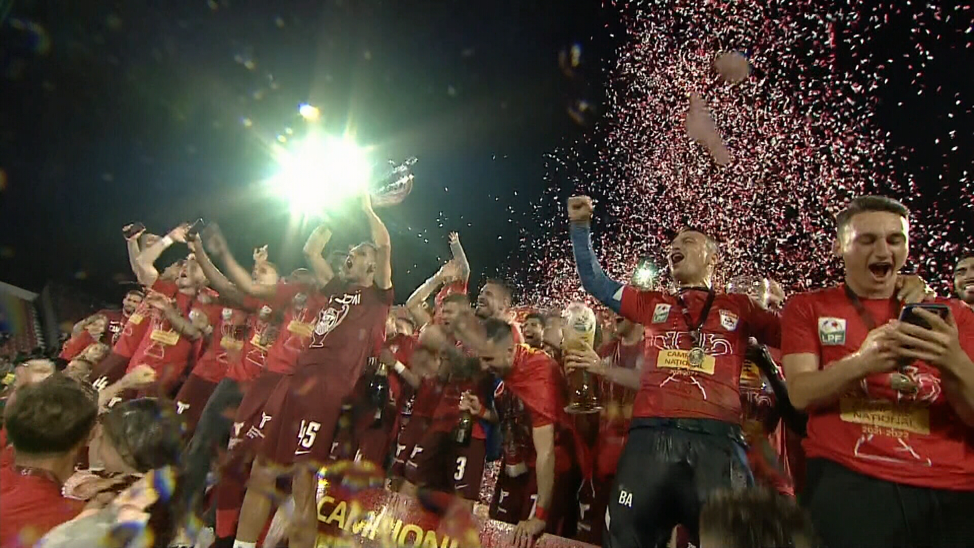 Lacrimi de fericire în Ardeal! CFR Cluj a sărbătorit pe teren al cincilea titlu consecutiv câștigat