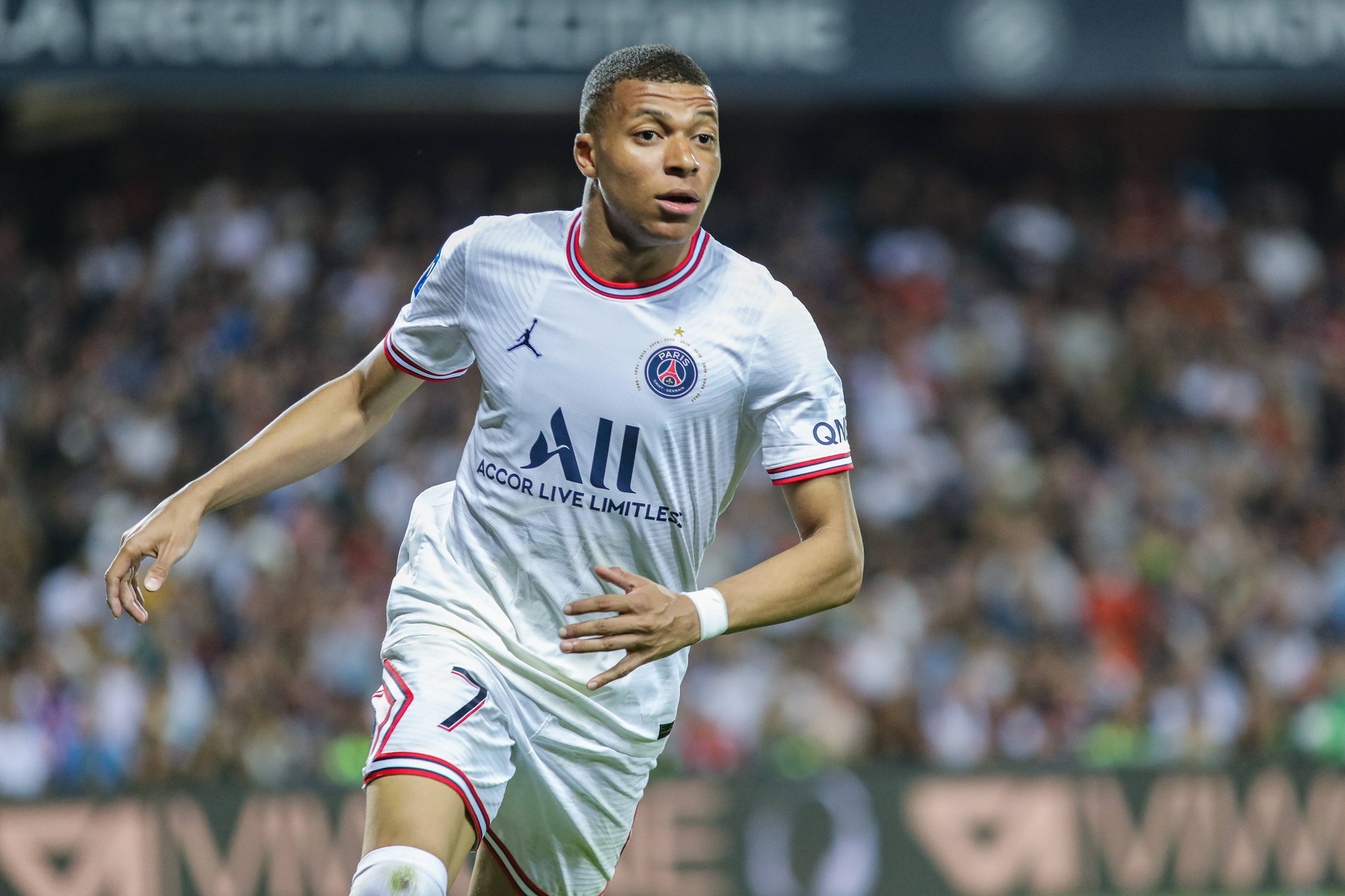 Cifrele mutării lui Kylian Mbappe la Real Madrid! Ce salariu ar urma să încaseze + bonusul primit la semnătură