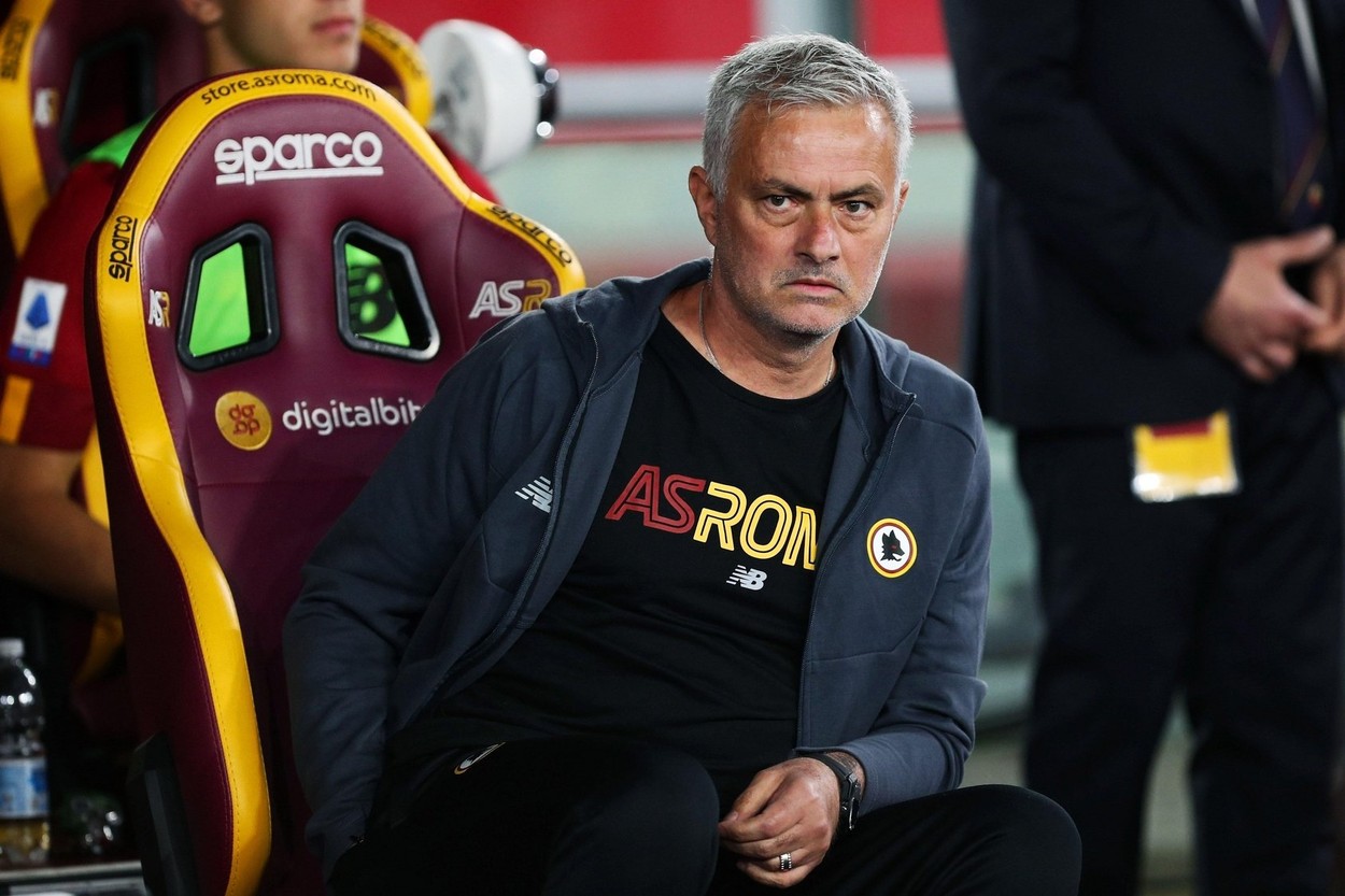 Jose Mourinho, dorit în Premier League. Portughezul ar putea să o lase pe AS Roma după doar un sezon